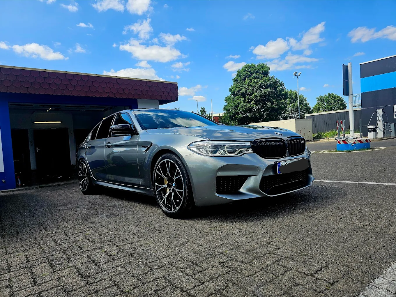 BMW - Außen- und Innenaufbereitung in Showroom-Qualität